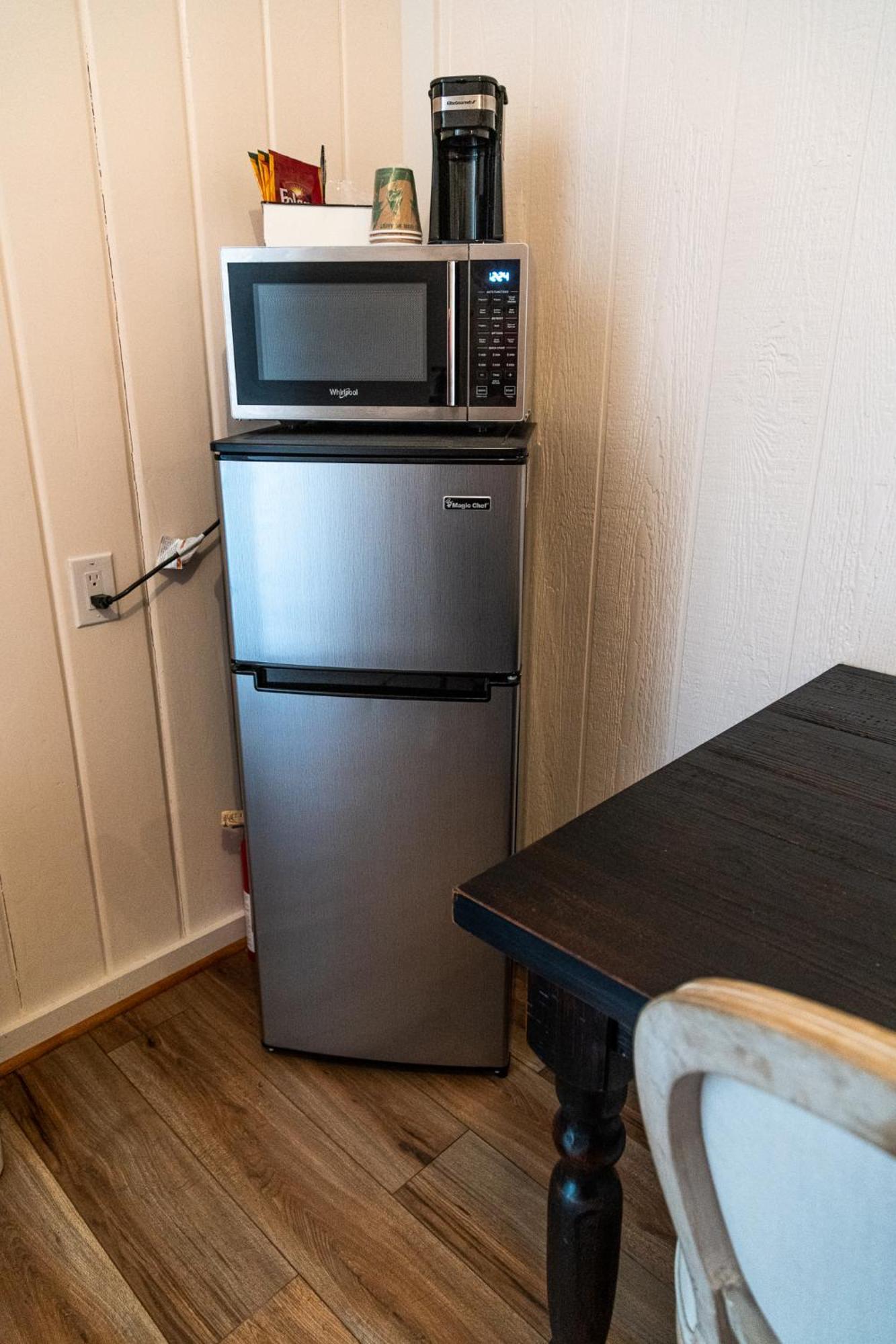 Sagebrush Inn Tombstone Zimmer foto A refrigerator
